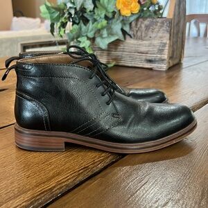 Sonoma Men’s Chukka Boots. Pet and smoke free home. Size 8.